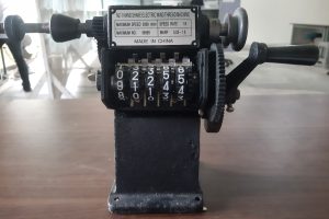 Wind thread machine